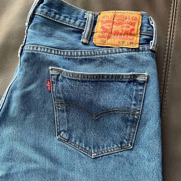 Levi’s Men 501 38 x 36 Classic Button Fly Straight Leg Jeans Tough Original Blue - Picture 2 of 9